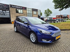 Ford Focus - Ecoboost Titanium Nieuwe Distributie PDC Navigatie Elektr Pakket