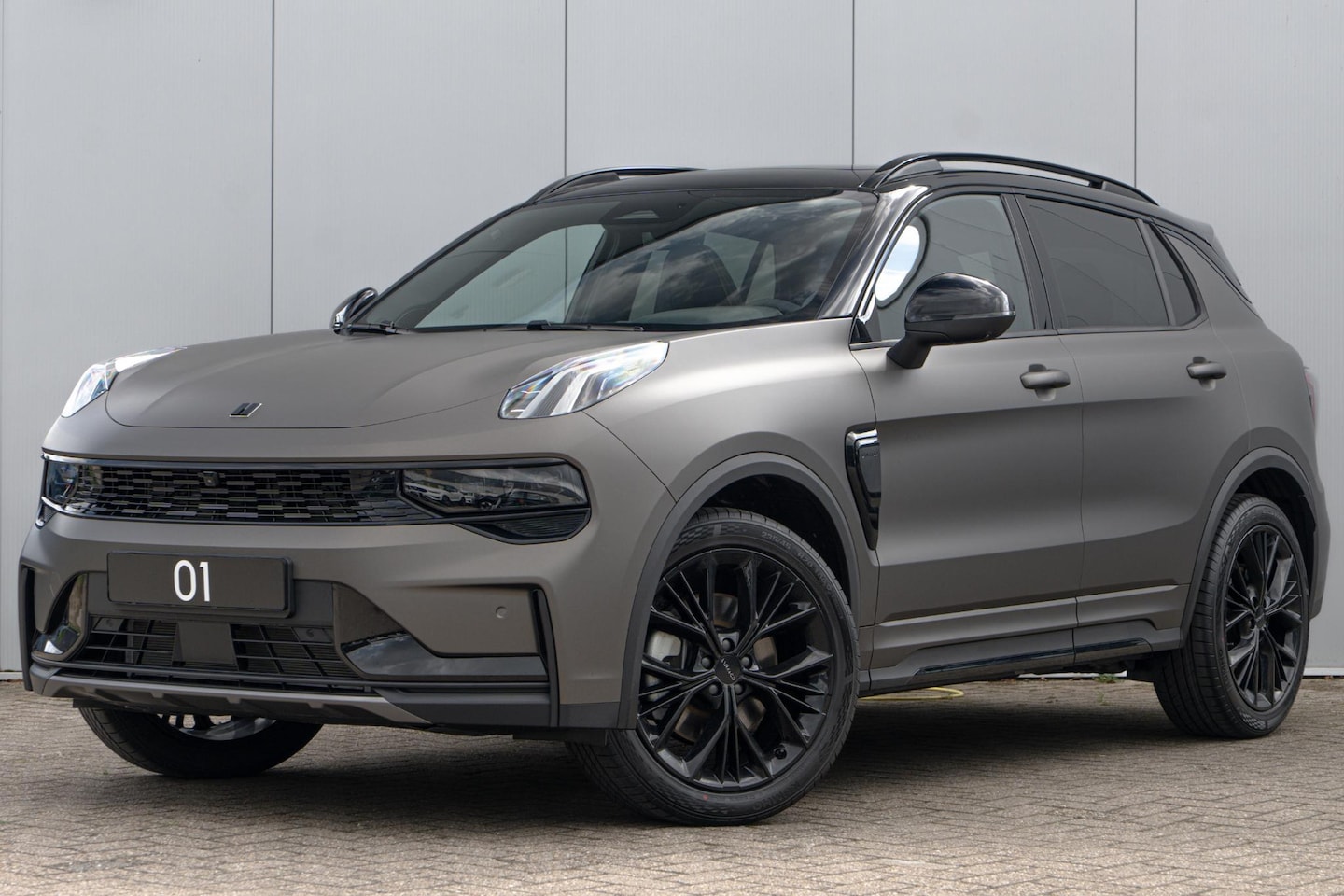 Lynk & Co 01 - 276PK More | Wrap Matte Charcoal | 360 Graden Camera | Harman Kardon | Panoramadak | Elekt - AutoWereld.nl
