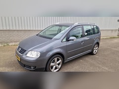 Volkswagen Touran - 2.0-16V FSI Trendline