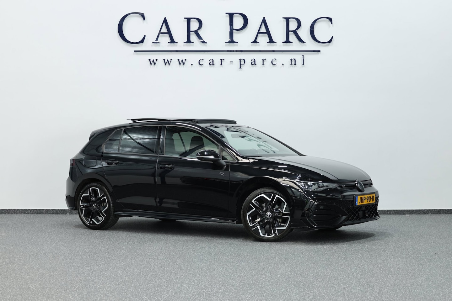 Volkswagen Golf - 8.5 1.5 eTSI R-Line Edition IQ/VIRTUAL/SFEER/PANO/ALCANTARA+S.VERWARMING+MEMORY/19" LMV/36 - AutoWereld.nl