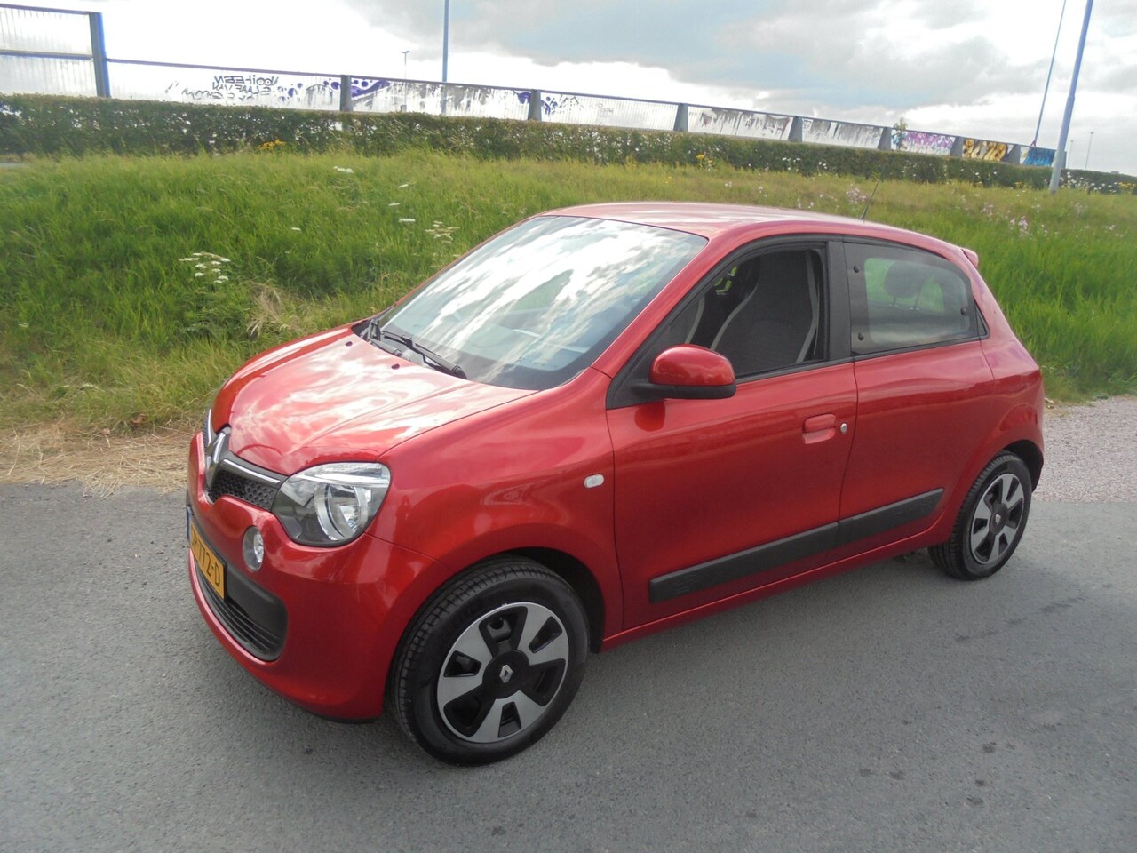 Renault Twingo - Renault Twingo 1.0 Benzine airco 123.000km eerste eigenaar - AutoWereld.nl