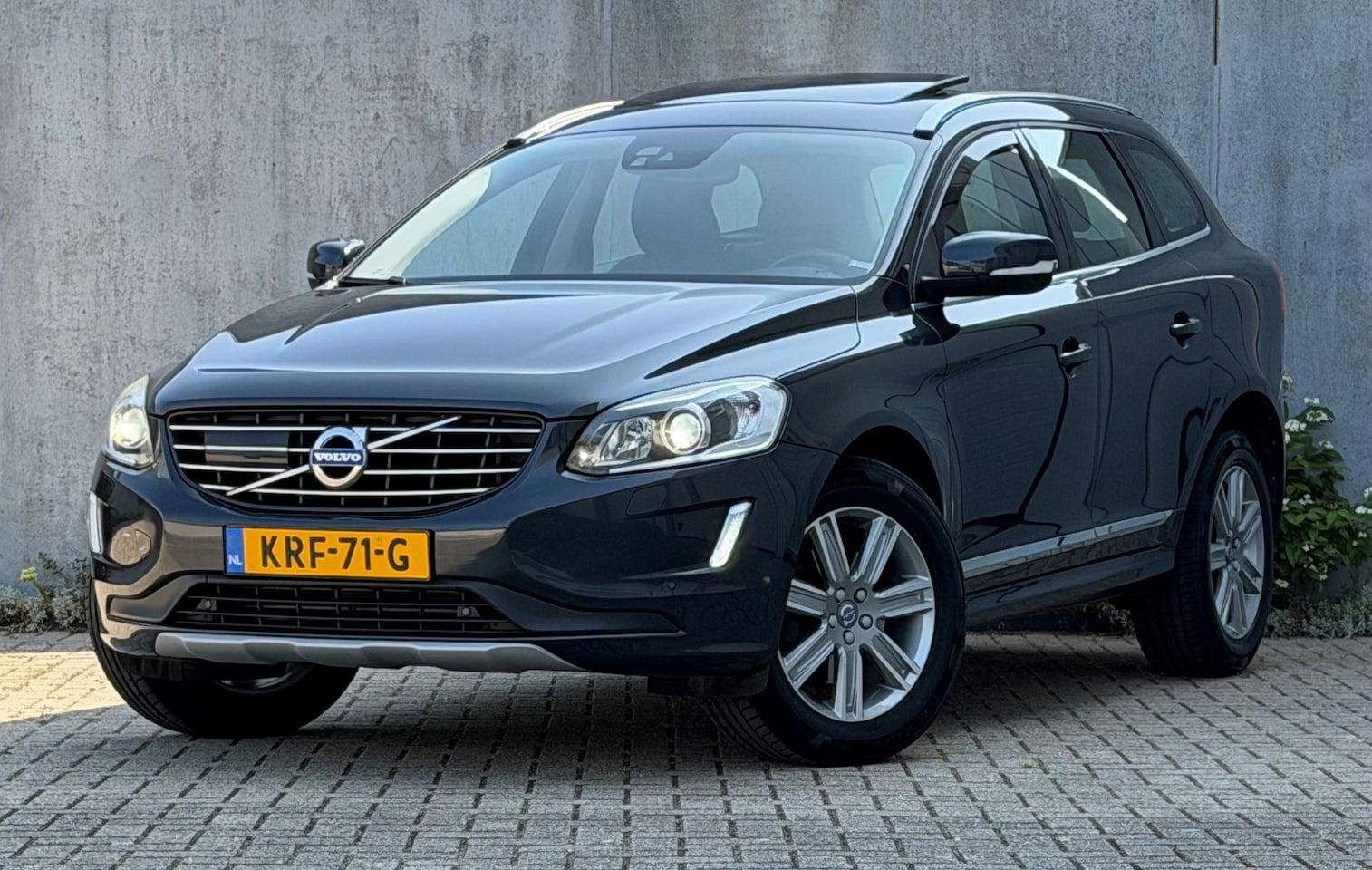 Volvo XC60 - 2.0T6 AWD Summum Polar+ 306pk ACC PANO BLIS XENON - AutoWereld.nl