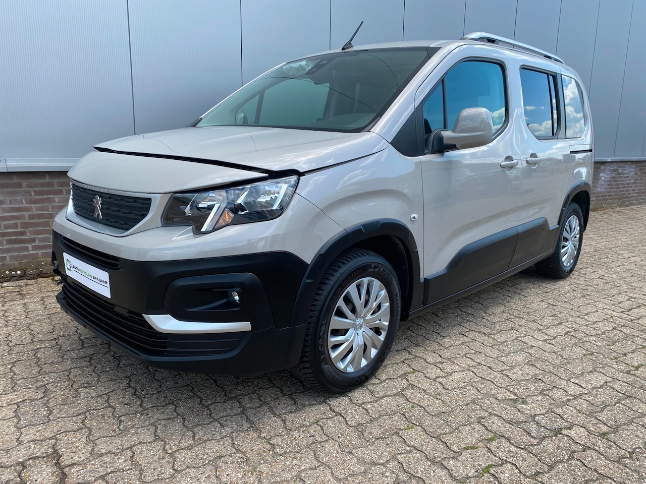 Peugeot Rifter - 1.2 Puretech Active Apple Carplay/Android Auto, Airco, Trekhaak - AutoWereld.nl