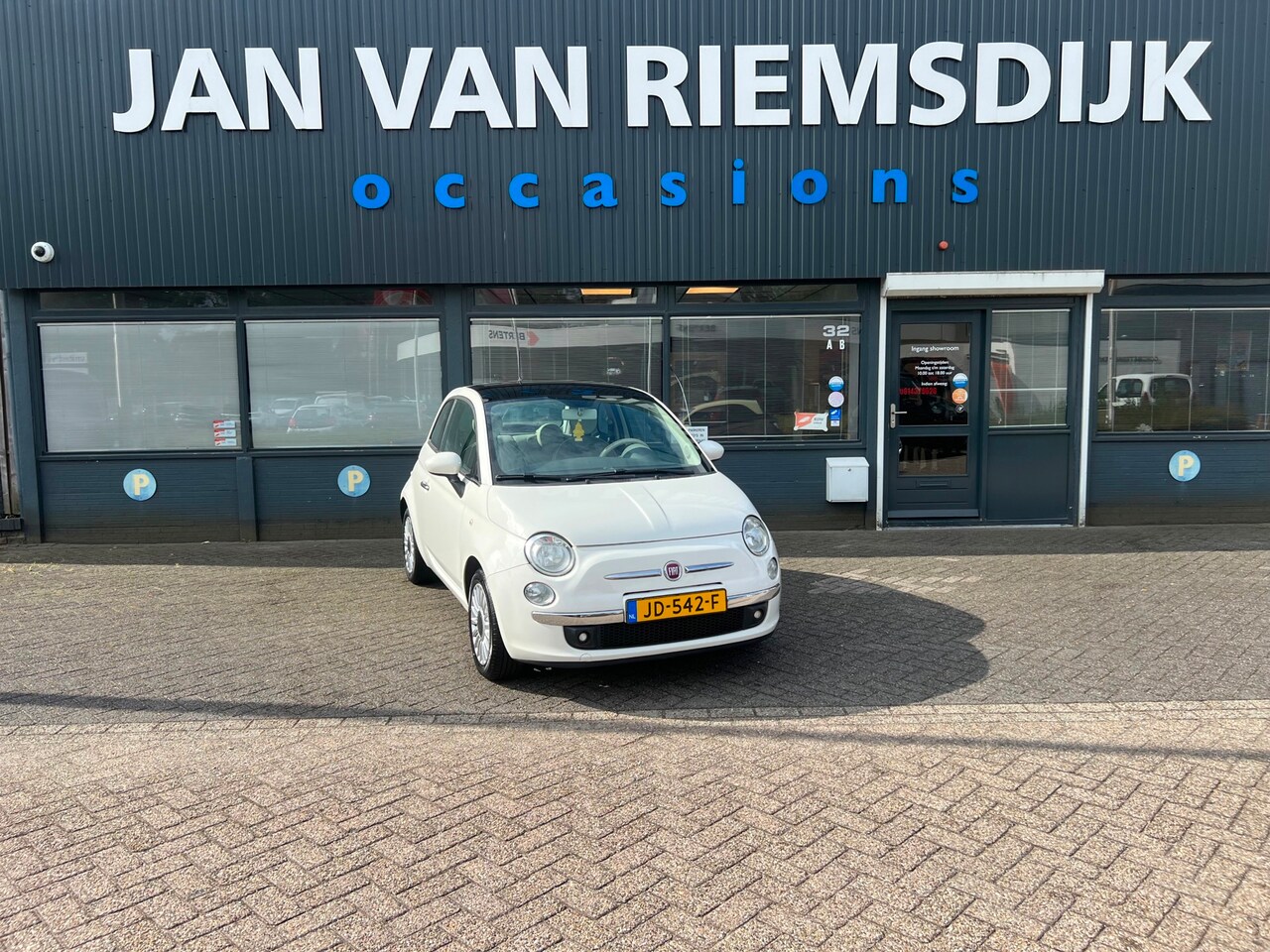 Fiat 500 - 1.2 Lounge bj 2013 paneramadak wit sportvelgen - AutoWereld.nl