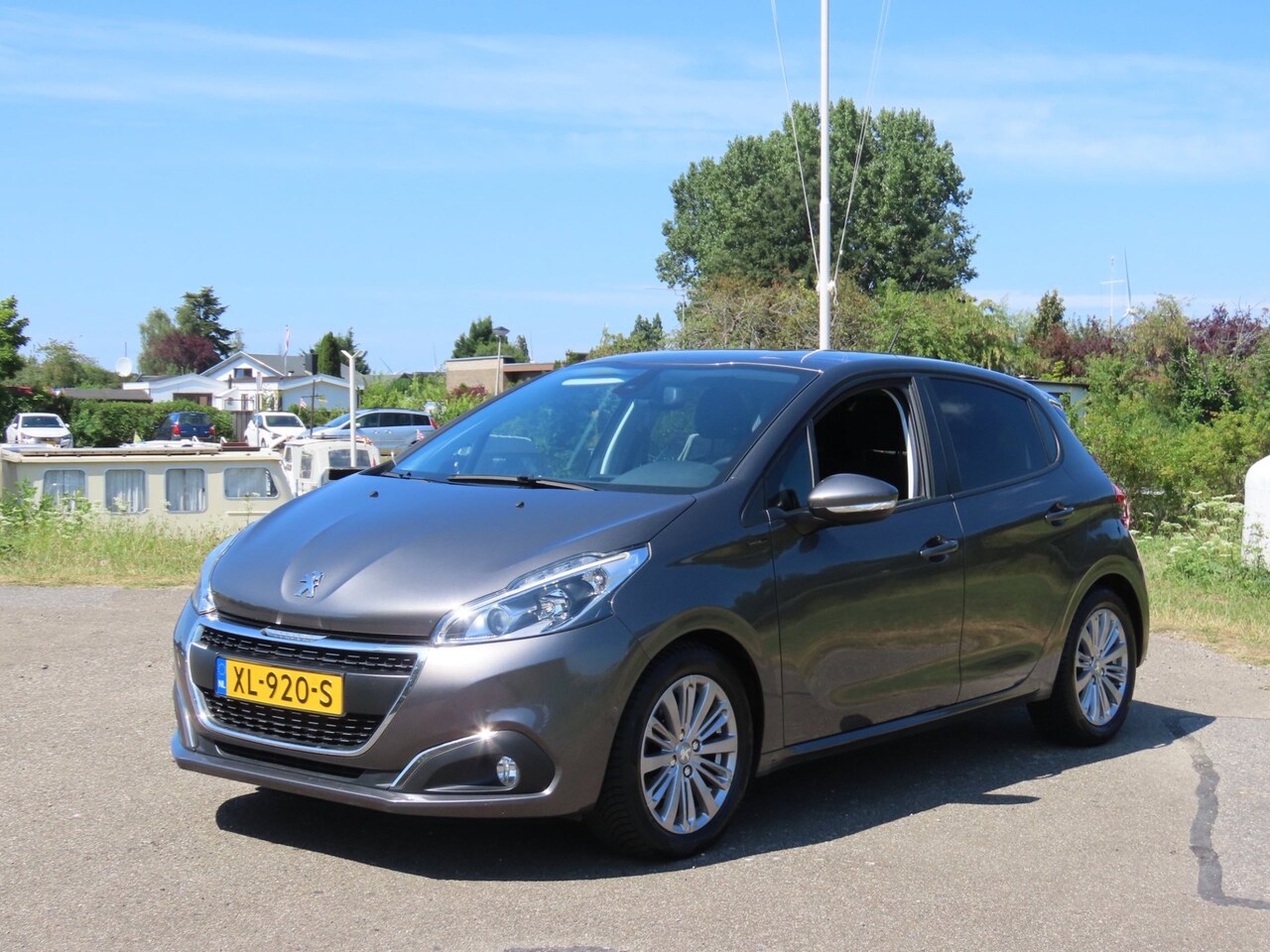 Peugeot 208 - 1.2 PureTech Signature *Carplay *Navi - AutoWereld.nl