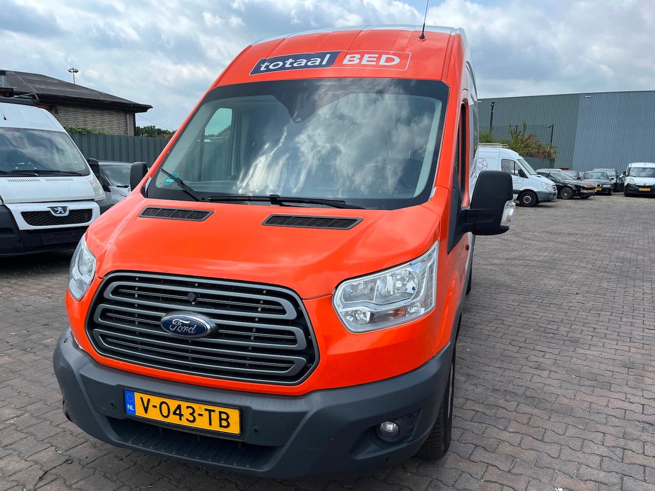 Ford Transit - 350 2.0 TDCI L3H2 Trend SCHADEAUTO! - AutoWereld.nl