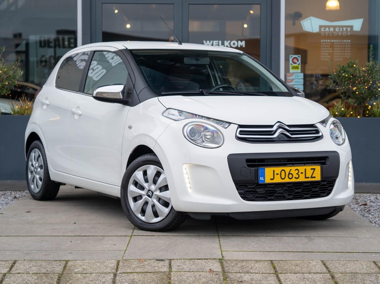 Citroën C1 - 1.0 VTi Feel | DAB+ | Bluetooth | Speedlimiter | Getint glas | Airco - AutoWereld.nl