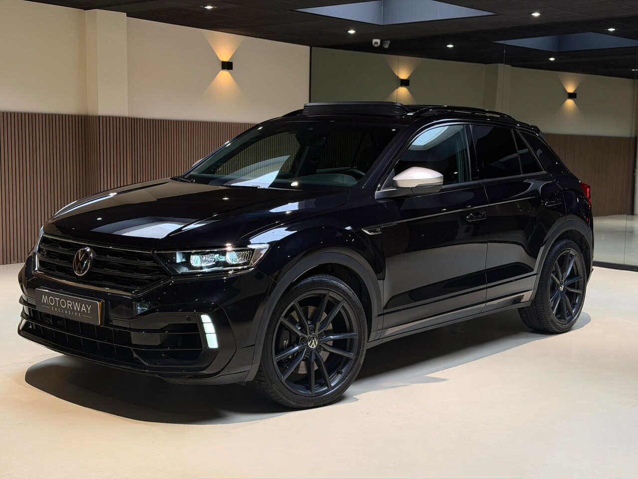 Volkswagen T-Roc - R 2.0 TSI 4Motion Sport 300pk|Pano|Leder|Beats|Keyless| - AutoWereld.nl