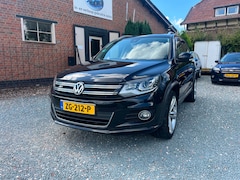 Volkswagen Tiguan - 2.0 TSI Sport&Style 4Motion ( Navigatie + Automaat + Trekhaak )