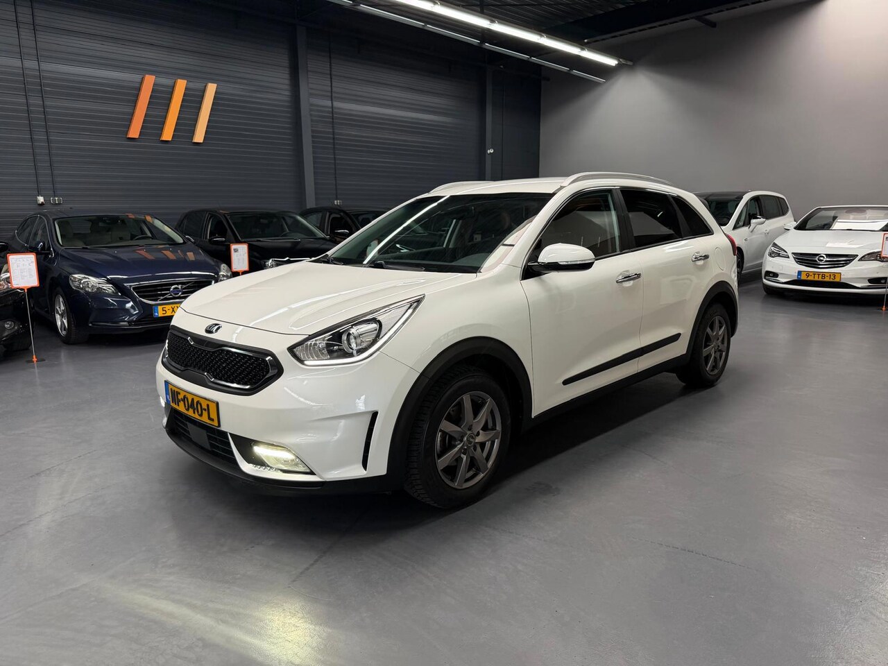 Kia Niro - 1.6 GDi Hybrid BusinessLine LEDER CAMERA STOELVERWARMING NAP NL AUTO - AutoWereld.nl