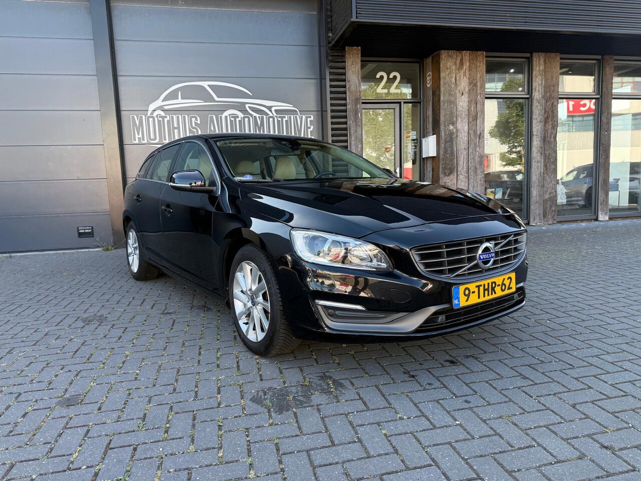 Volvo V60 - 1.6 T3 Momentum 1.6 T3 Momentum - AutoWereld.nl