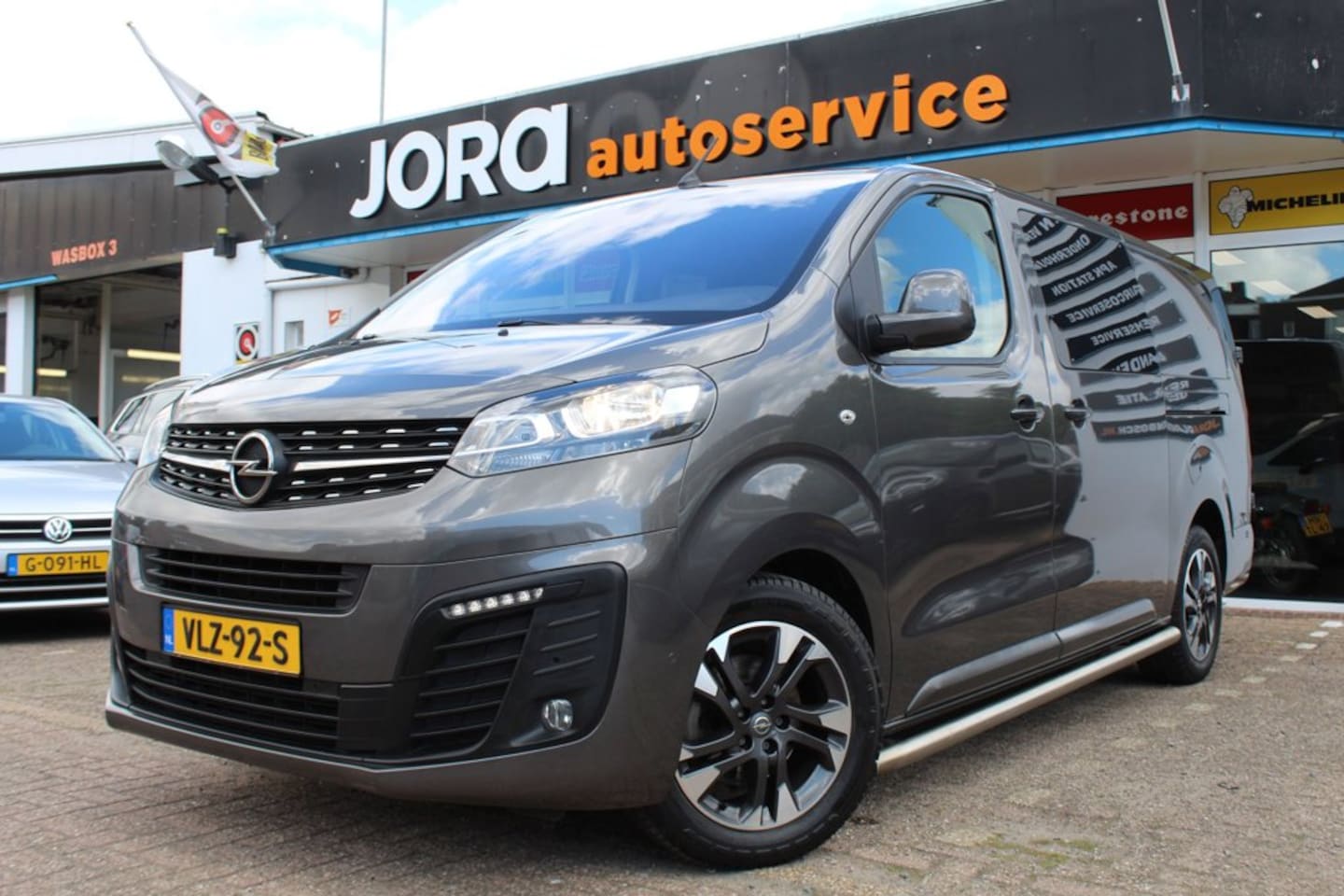 Opel Vivaro - 2.0 CDTI L3H1 DC Innovation 2.0 CDTI L3H1 DC Innovation - AutoWereld.nl