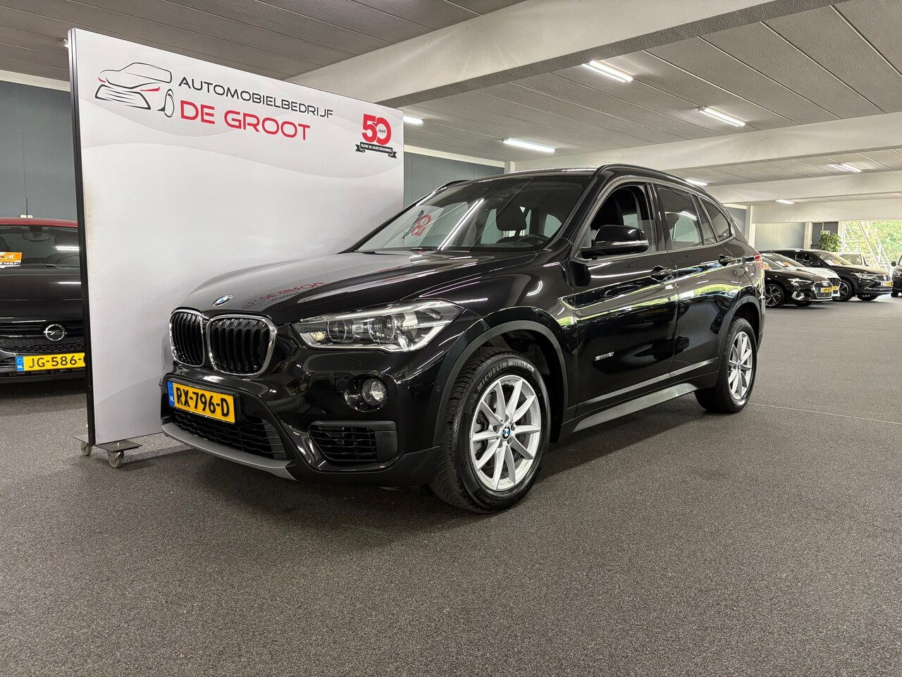 BMW X1 - SDrive18i Executive/ NL auto/ Automaat/ Parkeersensoren - AutoWereld.nl