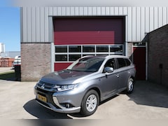 Mitsubishi Outlander - 2.0 PHEV Pure, Camera, Trekhaak, Halfleder, Climate , Cruise, Rijklaarprijs incl. garantie