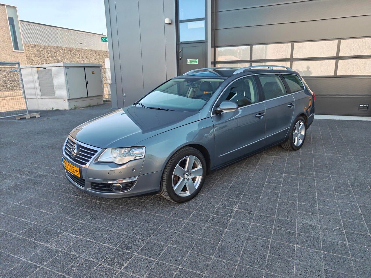 Volkswagen Passat Variant - 3.2 V6 Highline 4M 3.2 V6 Highline 4M,Auto is met nieuwe apk,Climate control,Parkeersensoren,Cruise control,N - AutoWereld.nl