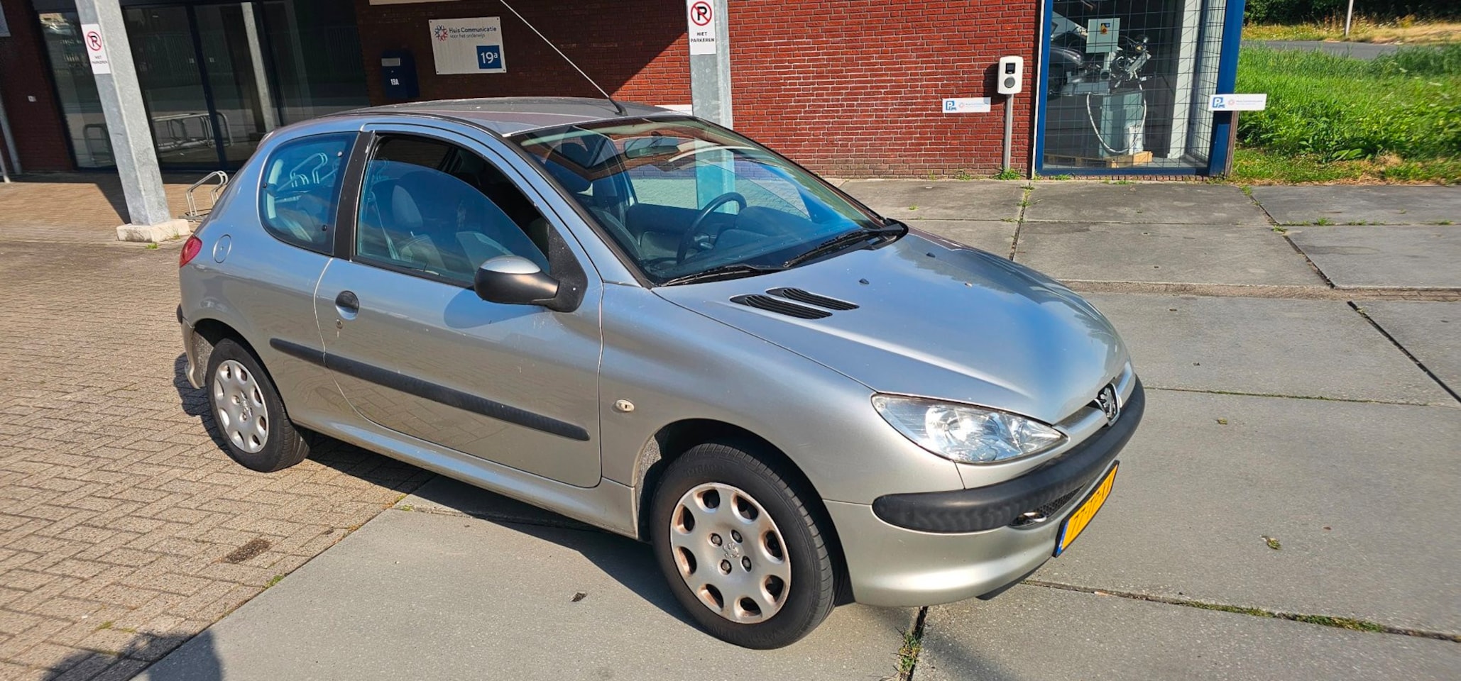 Peugeot 206 - 1.4 One-line jaar apk nette auto - AutoWereld.nl
