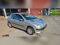 Peugeot 206 - 1.4 One-line jaar apk nette auto