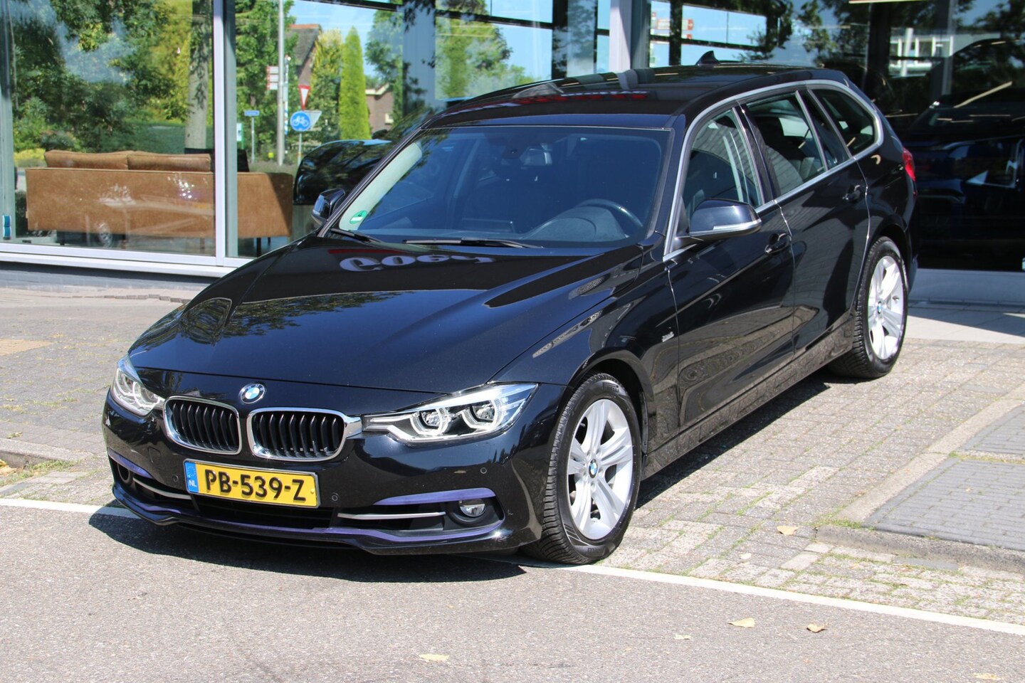 BMW 3-serie Touring - 320i Corporate Lease High Executive 320i Corporate Lease High Executive - AutoWereld.nl