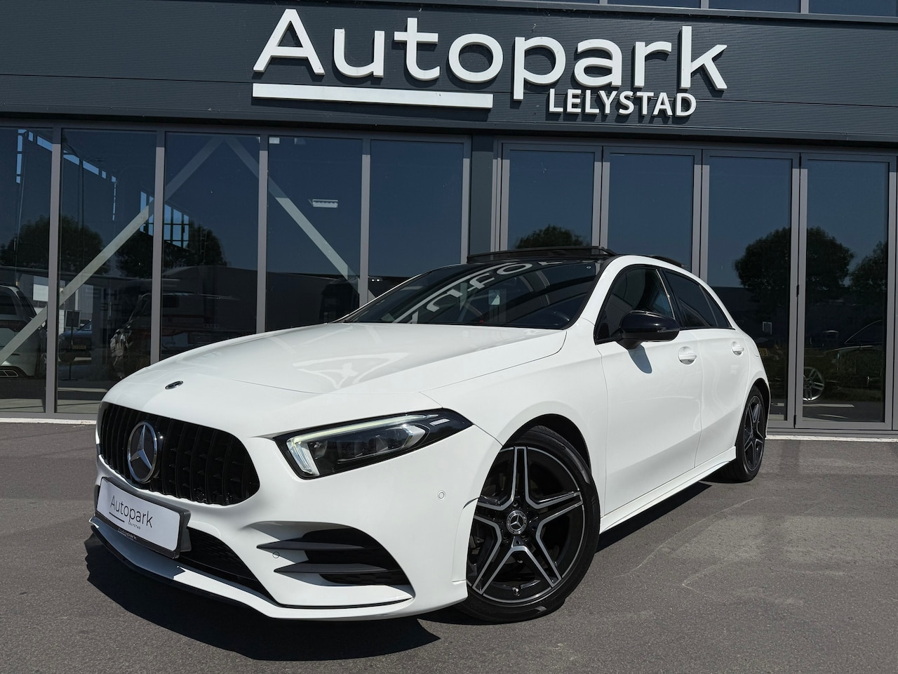 Mercedes-Benz A-klasse - 180 d Premium PANO - AutoWereld.nl