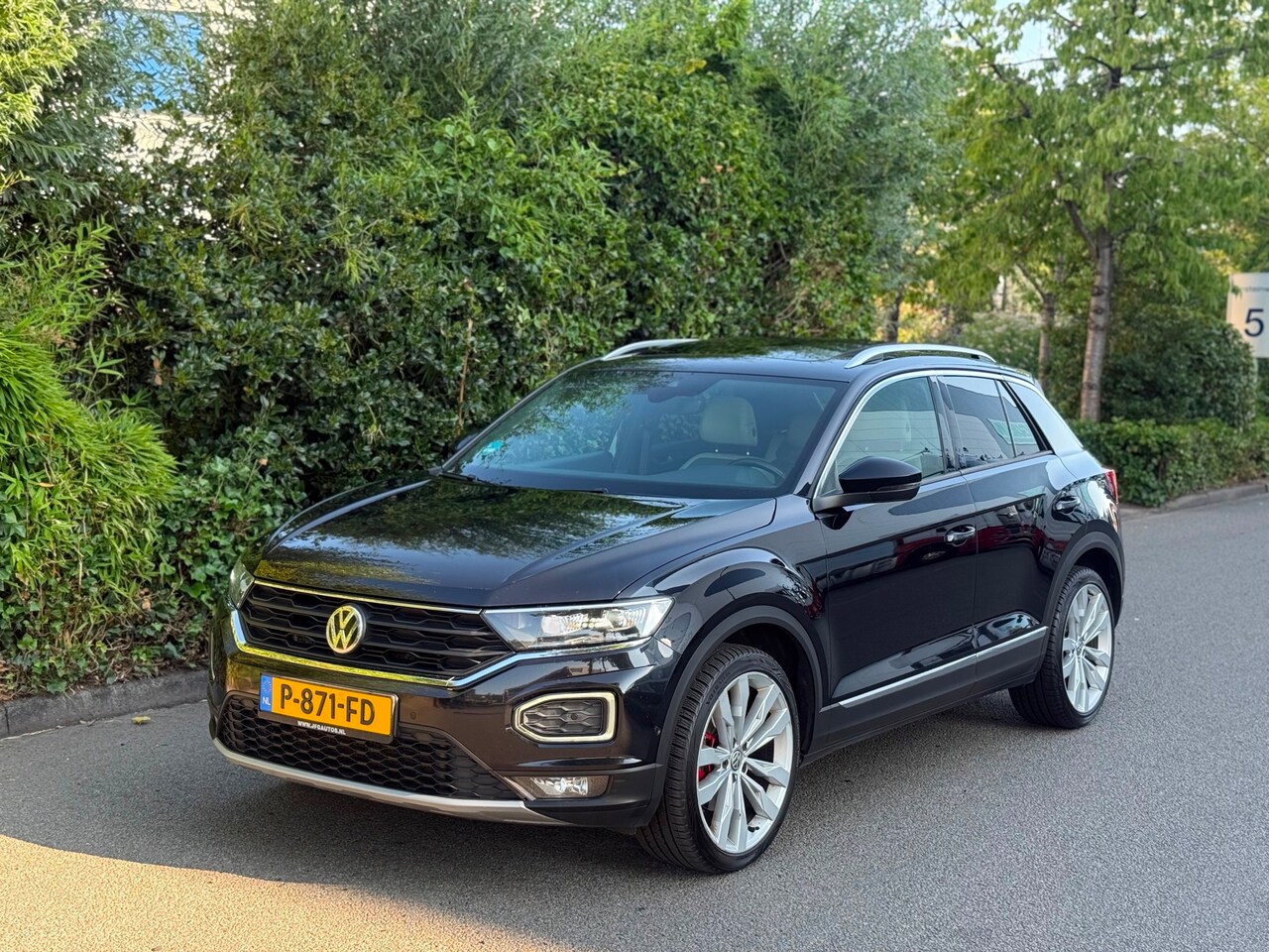 Volkswagen T-Roc - 2.0 TSI 4MOTION LEDER/NAVI/PANORAMA/LED! SUPER STAAT! - AutoWereld.nl