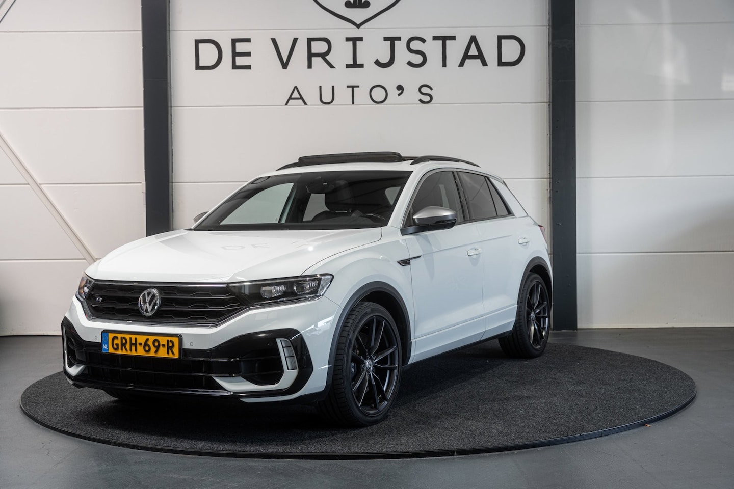 Volkswagen T-Roc - 2.0 TSI 4Motion R PANO BEATS NETJES! - AutoWereld.nl
