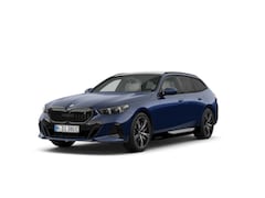 BMW i5 Touring - xDrive40 84 kWh | M Sportpakket Pro | Innovation Pack | Travel Pack | Comfort Pack | Trekh