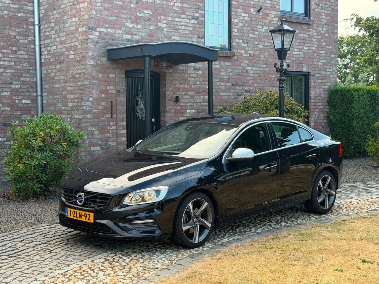 Volvo S60 - 1.6 T3 R-Design Automaat 92000km! - AutoWereld.nl