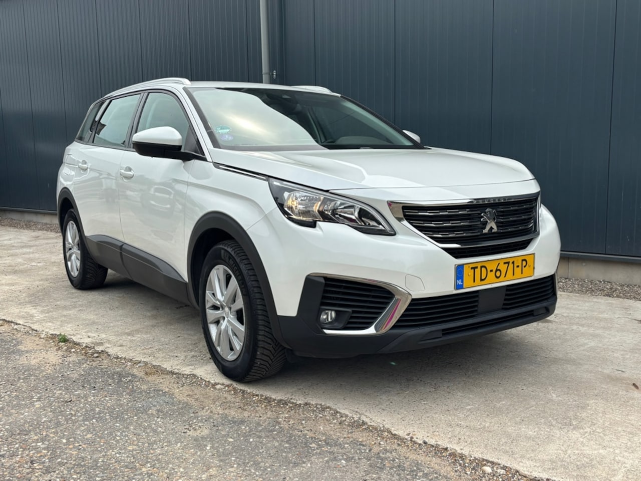 Peugeot 5008 - 1.2 Executive 7pers. nieuwe distributie riem/grote onderhoudsbeurt en nieuwe APK - AutoWereld.nl