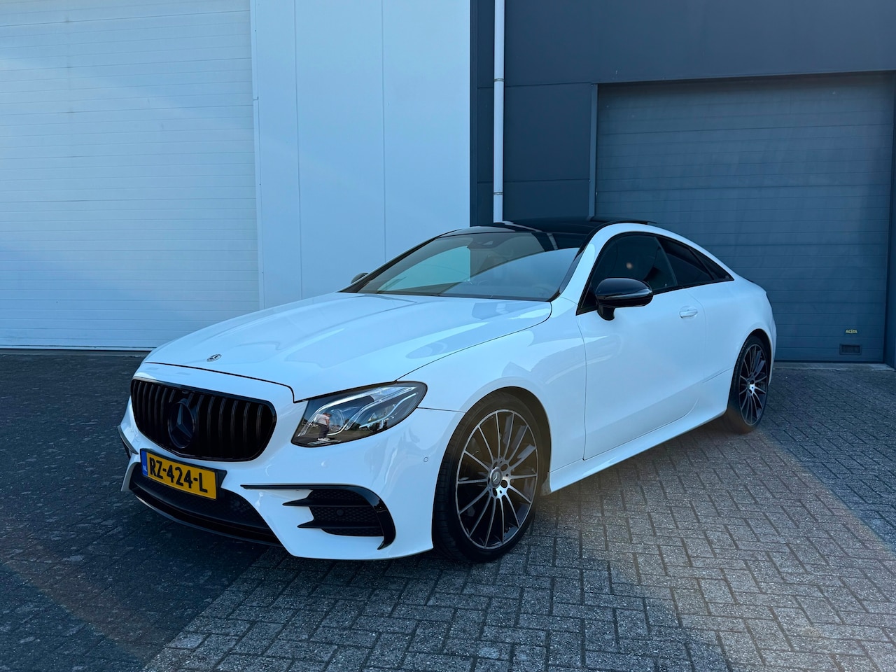 Mercedes-Benz E-klasse Coupé - 200 AMG Pano 2017 Edition 1 - AutoWereld.nl