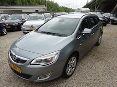 Opel Astra Sports Tourer - 1.4 Cosmo airco cruise control trekhaak