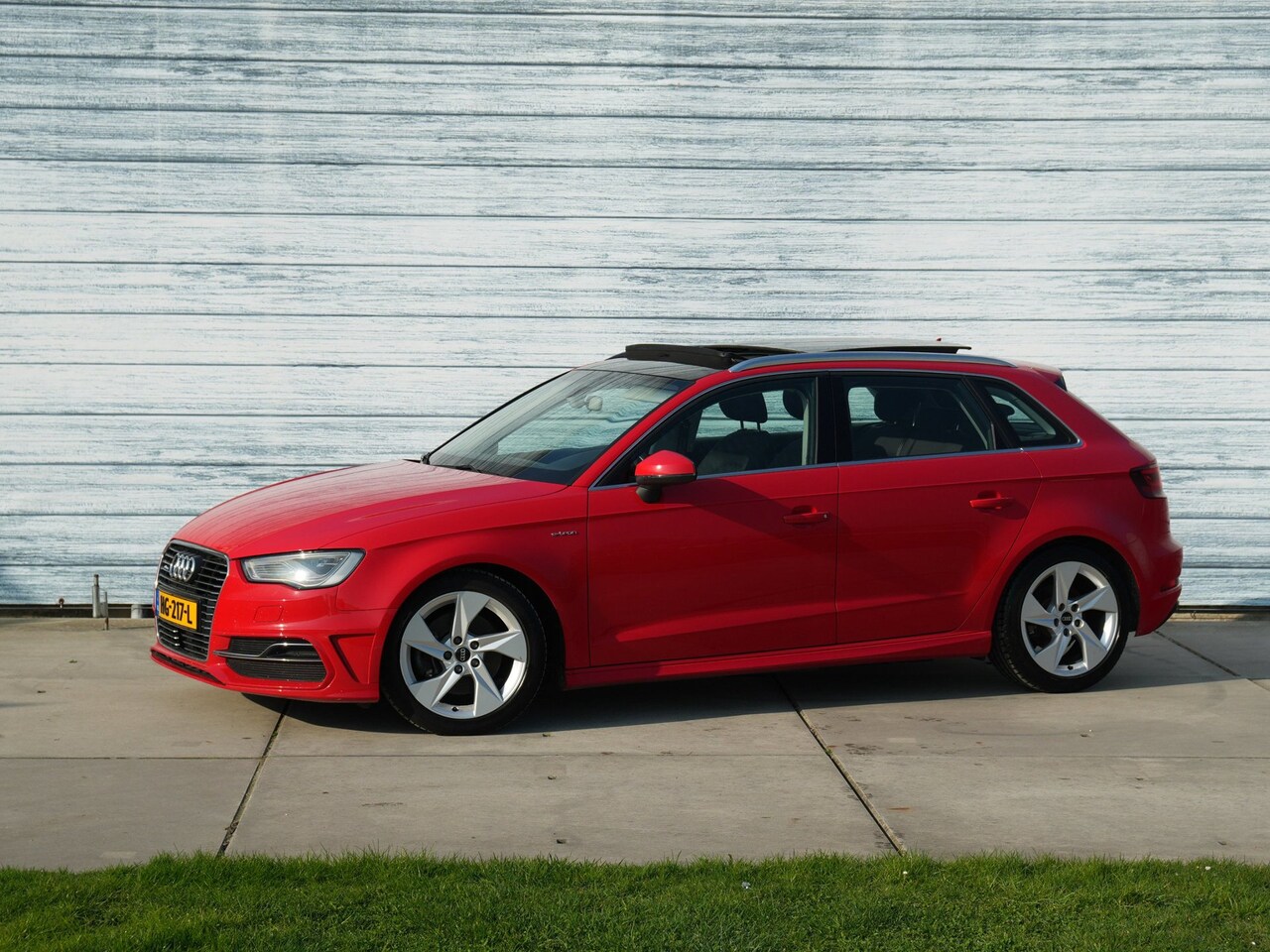 Audi A3 Sportback - 1.4 E-tron PHEV Panorama 19 inch Navigatie - AutoWereld.nl