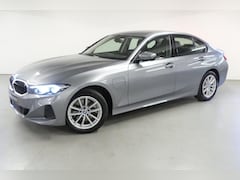 BMW 3-serie - 320e | Automaat | Leder | Sportstoelen | Live Cockpit Plus | Shadow Line | Parking Pack |