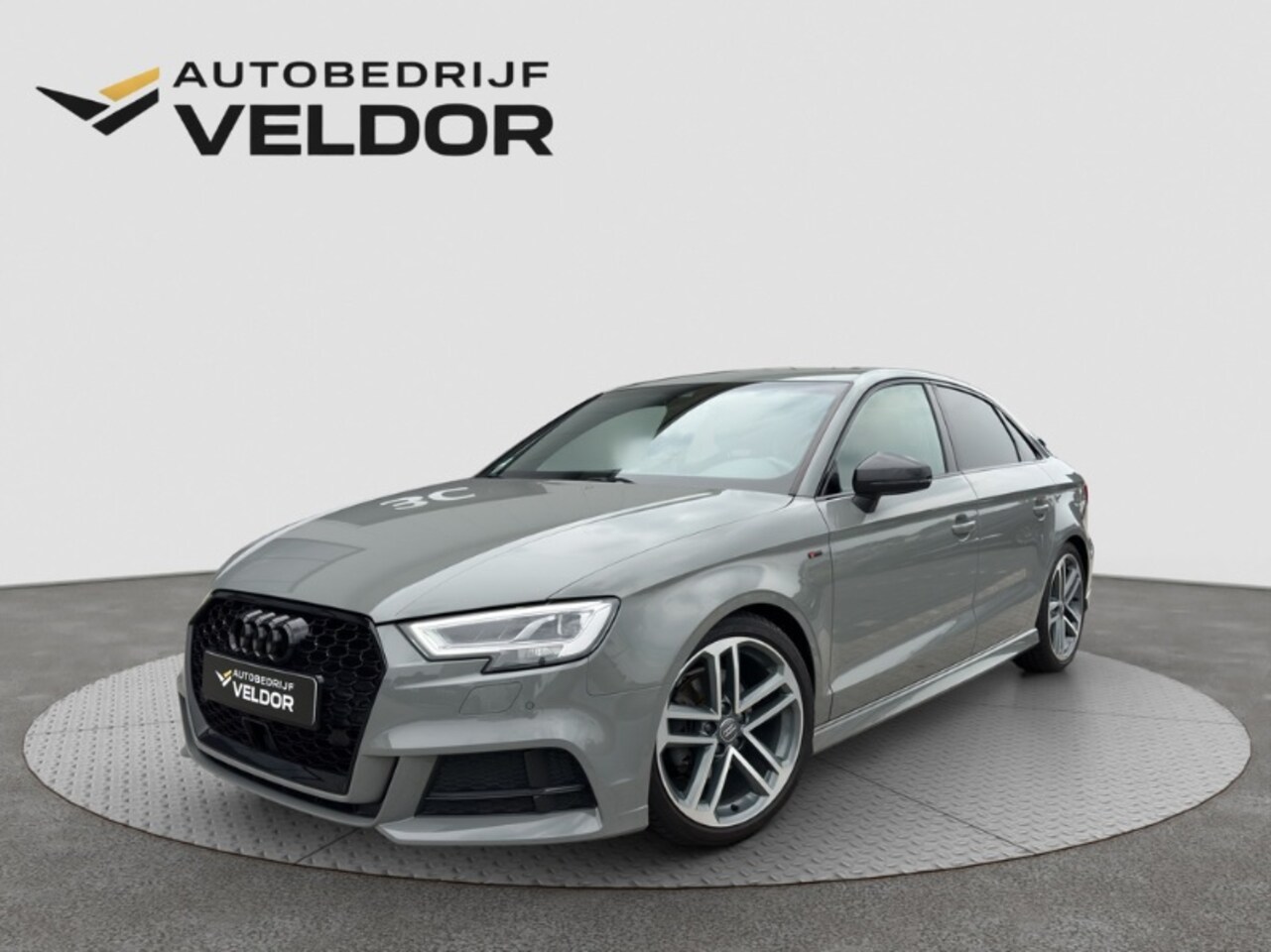 Audi A3 Limousine - 35 TFSI S Line Edition Quantum Grau / VirtualCockpit - AutoWereld.nl