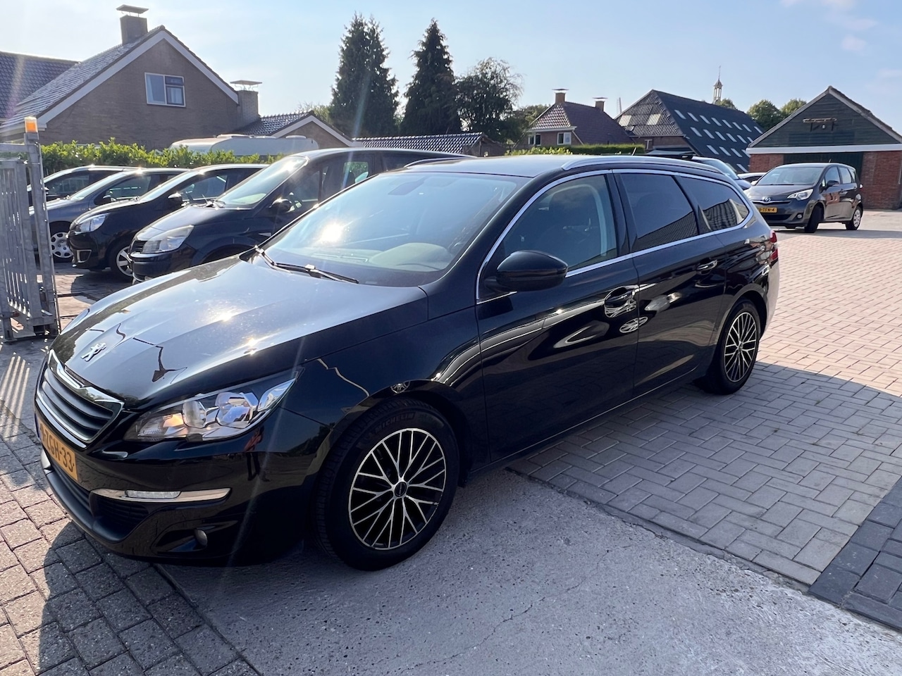 Peugeot 308 SW - 1.2 e-THP Blue Lease Executive 1.2 e-THP Blue Lease Executive - AutoWereld.nl
