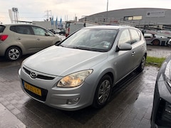Hyundai i30 - € 1750, - 1.6i Dynamic Aircondition EXPORT/HANDEL
