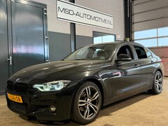 BMW 3-serie - 318i Luxury LEES TEKST