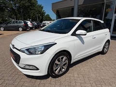 Hyundai i20 - Automaat, Navi, camera, Cruise control. LDS, Bluetooth, etc