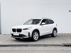 BMW X1 - xDrive23i Parking Assistant / Elektrisch bedienbare achterklep / Stoelverwarming / 18 Inch