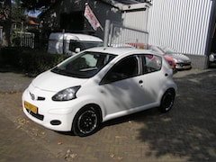 Toyota Aygo - 1.0-12V Access 151 d km sturbekr nieuwe apk