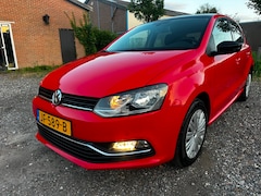Volkswagen Polo - 1.4 TDI CARPLAY TREKHAAL PARKEER-SEN MULTI-STUUR