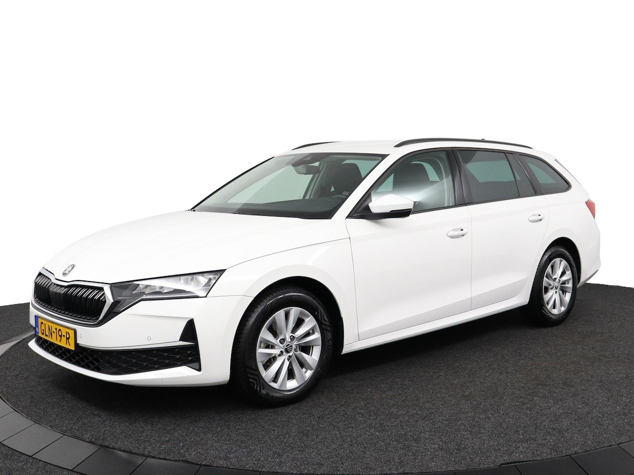 Skoda Octavia Combi - 1.5 TSI 115Pk First Edition / Zwenkbare trekhaak / PDC / Carplay - AutoWereld.nl