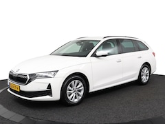 Skoda Octavia Combi - 1.5 TSI 115Pk First Edition / Zwenkbare trekhaak / PDC / Carplay