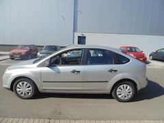 Ford Focus - 1.6-16V Trend met airco trekhaak ALLEN EXPORT RIJDT 100% GOED