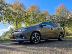 Toyota Auris - 1.8 Hybrid Dynamic AUTOMAAT+NLAUTO+NAP+TREKHAAK+NAVIGATIE+CAMERA+STOELVERWARMING+CLIMATE C
