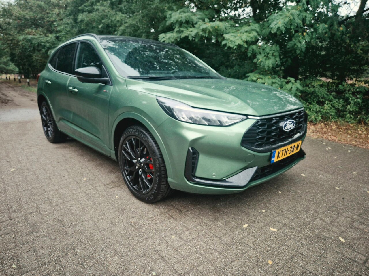 Ford Kuga - 2.5 FHEV ST-Line X Black Pack geen stekker - AutoWereld.nl