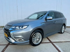 Mitsubishi Outlander - 2.4 PHEV Instyle clima| trekhaak | leder | schuifdak | camera | Origineel NL-auto | dealer
