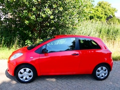 Toyota Yaris - 1.0 VVTi Airco (koud) Trekhaak 2e eigenaar Zuinig Degelijk