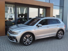 Volkswagen Tiguan - 1.5 TSI ACT Highline Business R AUTOMAAT | Wegkl.th | Panodak | Dodehoek | 20'' Allseason
