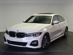 BMW 3-serie - 330e M Sport Automaat / Trekhaak / Sportstoelen / Comfort Access / Laserlight / Head-Up /