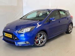 Ford Focus - 2.0 EcoBoost ST-2 / Recaro / Remus / Cruise